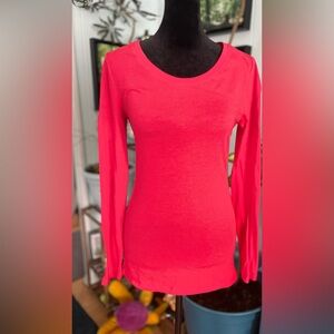 Red Scoop Neck Long Sleeve tee Shirt Size Small